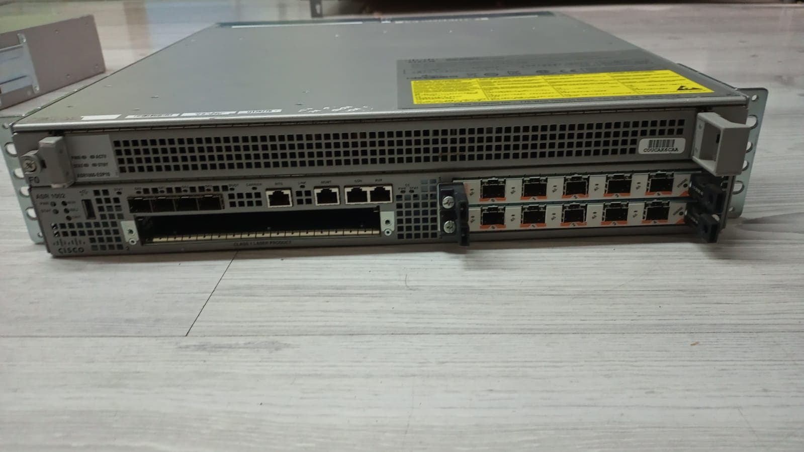 CISCO ROUTER ASR 1002-10G/K9 CON 2 SPA-5X1GE-V2 SEMI NUEVO