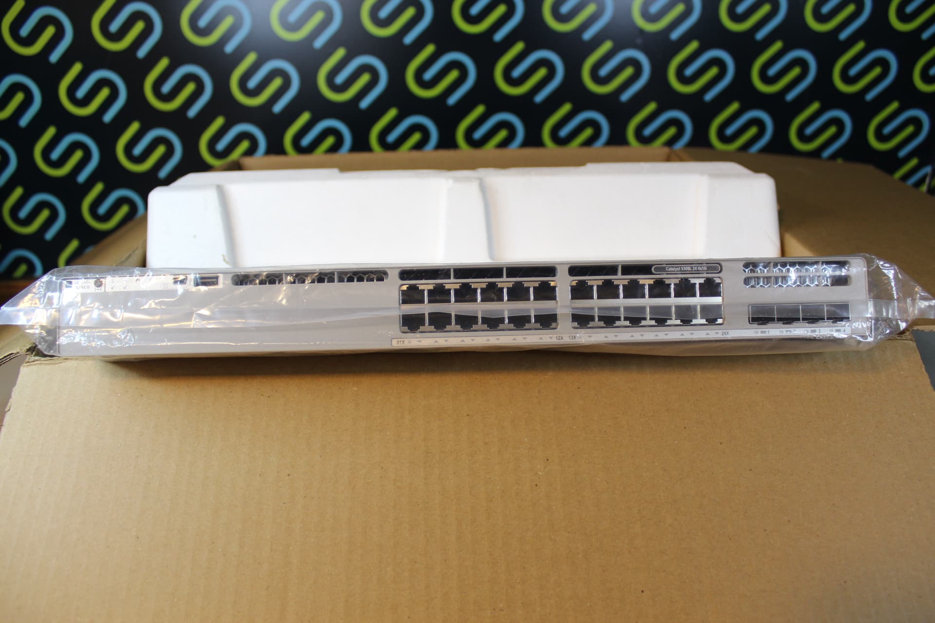 CISCO SWITCH C9300L-24T-4G NUEVO EN CAJA